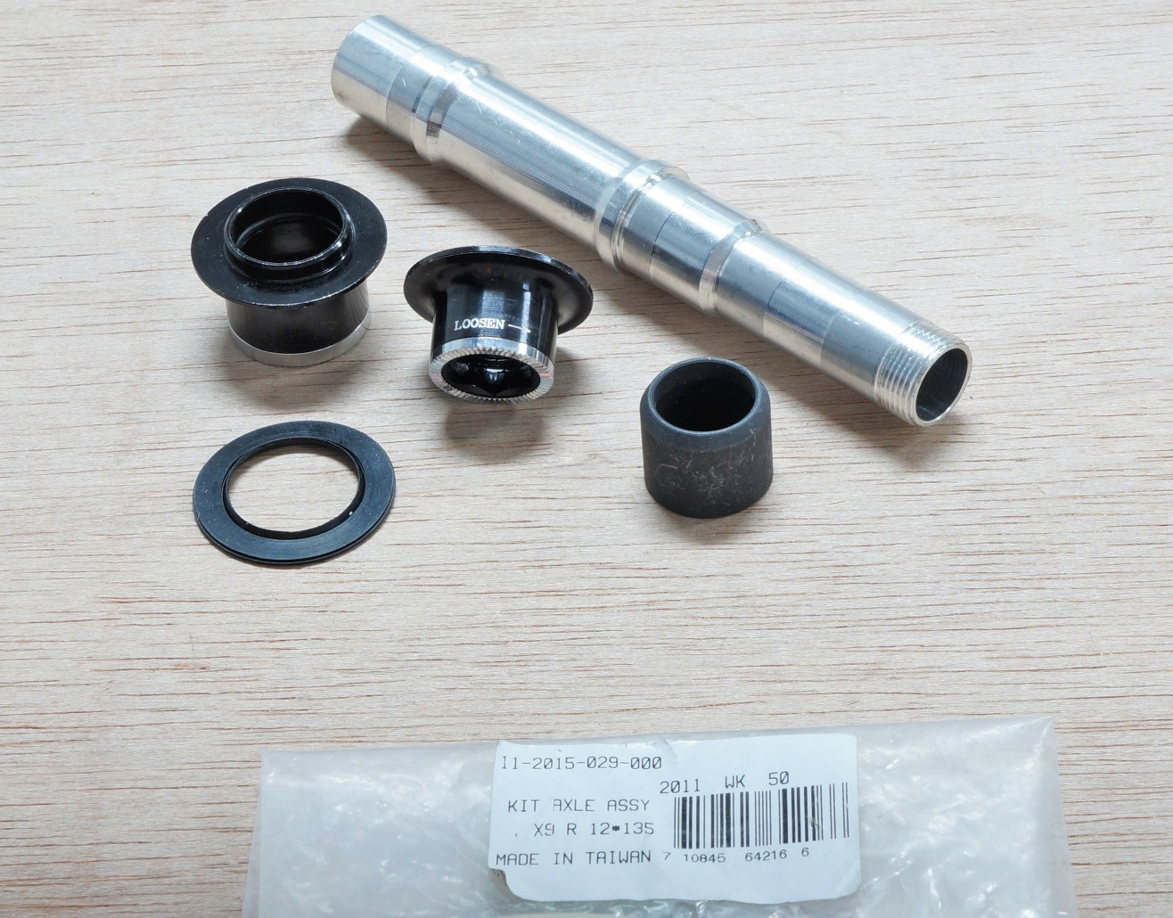 Kit Axle Assy X-9 R - 12 x 135 Mm, Black