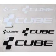 STICKERE CUBE LOGO 21X18.5CM