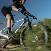 Orbea Alma M10 - bicicleta MTB hardtail XC - culoare custom MyO albastru-portocaliu