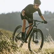 Orbea Alma M10 - bicicleta MTB hardtail XC - culoare custom MyO albastru-portocaliu