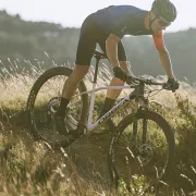 Orbea Alma M10 - bicicleta MTB hardtail XC - culoare custom MyO albastru-portocaliu