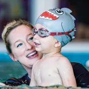 Finis - ochelari inot confortabili pentru copii (4-10 ani) Adventure Goggles - camuflaj rosu negru