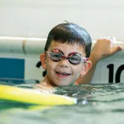 Finis - ochelari inot confortabili pentru copii (4-10 ani) Adventure Goggles - camuflaj rosu negru