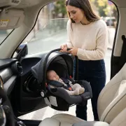Cos auto tip scoica pentru bebelusi, Cangaroo Trio 40-86 cm, siguranta si confort in masina, Gri/Roz