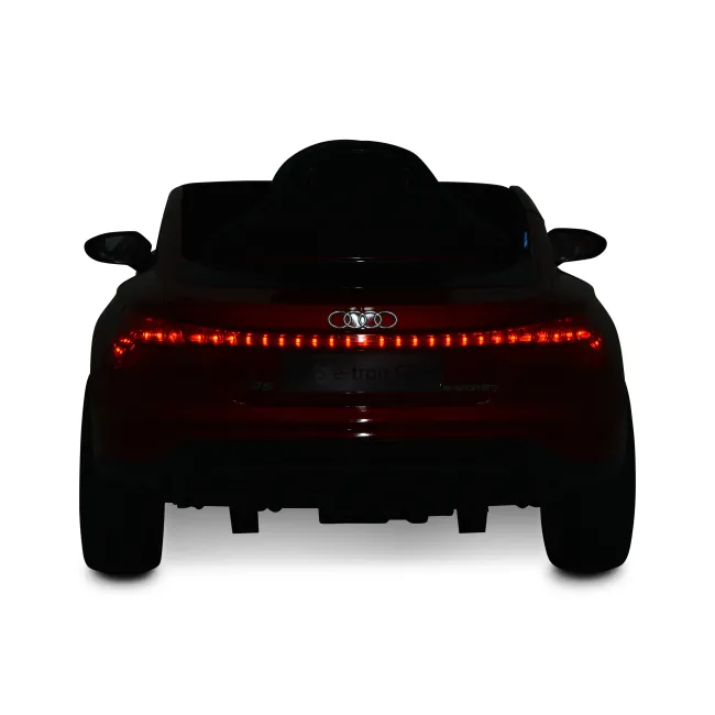 Masinuta electrica pentru copii Audi RS e‑tron 717, acumulatori si telecomanda, 12V MP3/USB si Bluetooth, Rosu