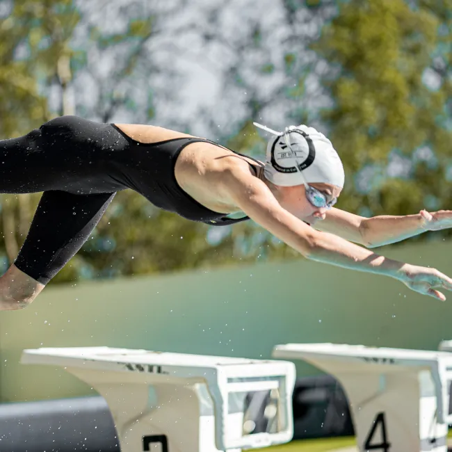 Finis - Costum inot tehnic pentru fete sau femei - Fuse Open Back Kneeskin - negru