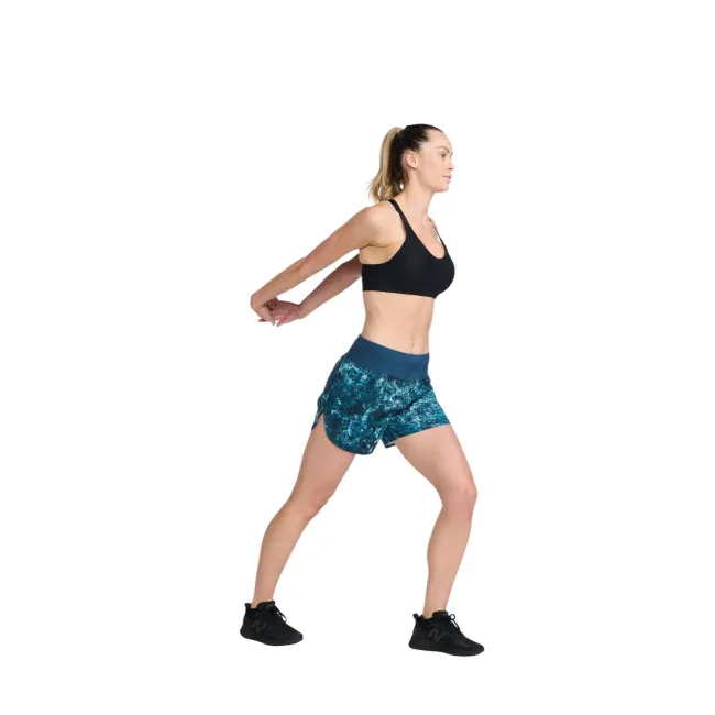 2XU - Pantaloni scurti de alergare pentru femei Aero 5 inch Shorts - albastru multicolor