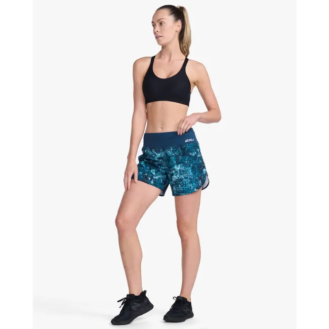 2XU - Pantaloni scurti de alergare pentru femei Aero 5 inch Shorts - albastru multicolor