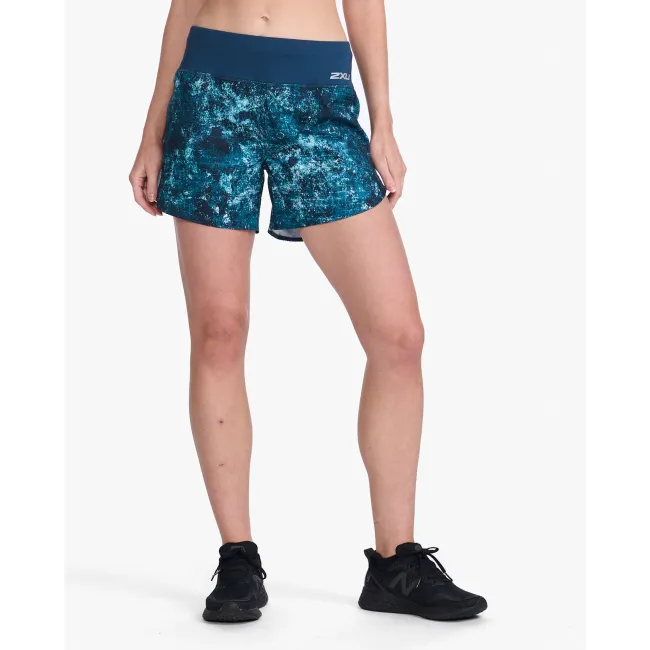 2XU - Pantaloni scurti de alergare pentru femei Aero 5 inch Shorts - albastru multicolor
