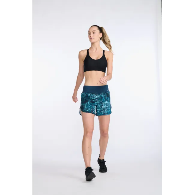 2XU - Pantaloni scurti de alergare pentru femei Aero 5 inch Shorts - albastru multicolor