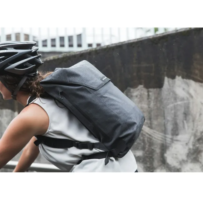 Apidura - rucsac sport urban City Backpack, capacitate 17 litri - gri inchis
