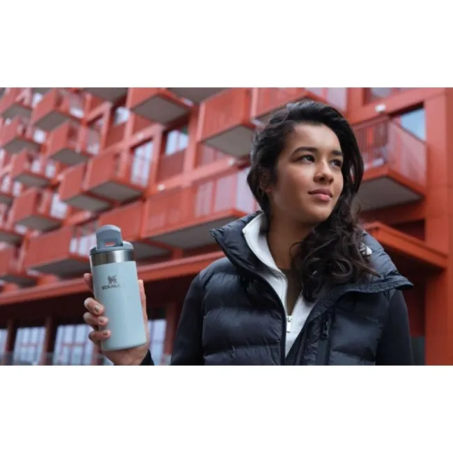 Stanley - termos mic calatorie The Aerolight Transit Mug - roz deschis cuart - 470 ml