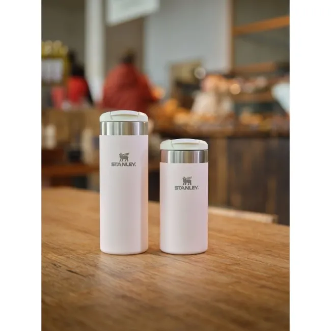 Stanley - termos mic calatorie The Aerolight Transit Mug - roz deschis cuart - 470 ml