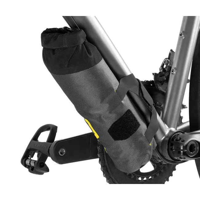 Apidura - geanta cadru bicicleta cu prindere in zona pedale Expedition Downtube Pack 1.5Llitri - negru gri