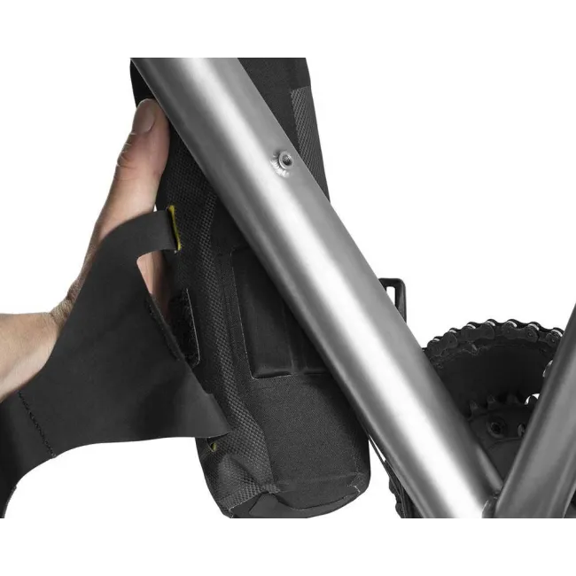 Apidura - geanta cadru bicicleta cu prindere in zona pedale Expedition Downtube Pack 1.5Llitri - negru gri