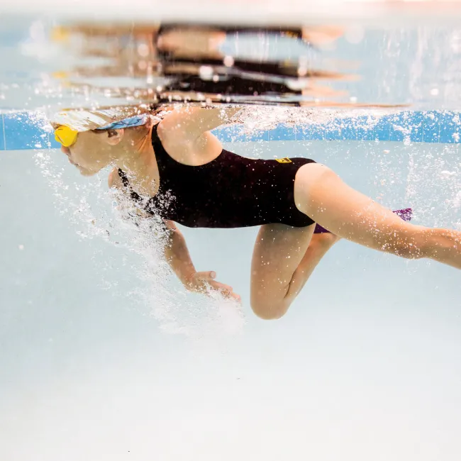 Finis - Costum de baie intreg Fete Bladeback - negru