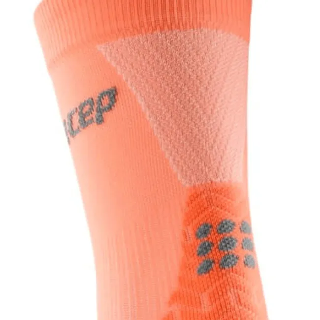 CEP - sosete compresie medii - ultralight socks mid cut v3 - coral | cream