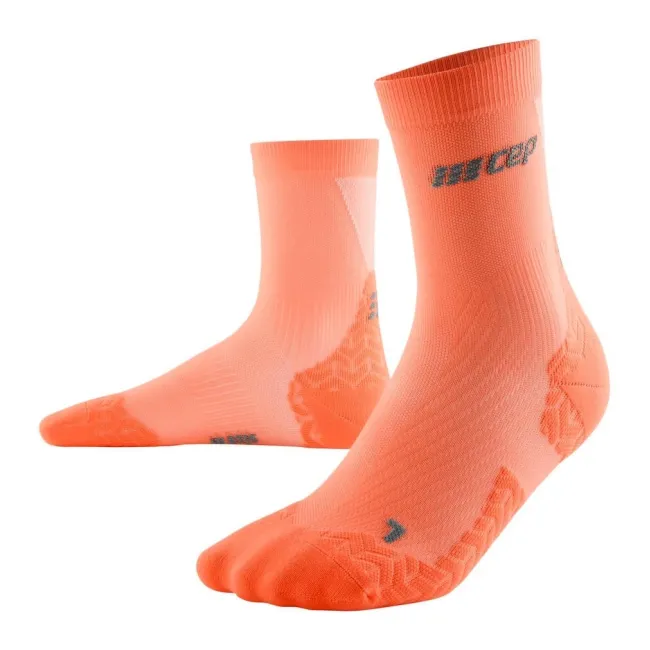CEP - sosete compresie medii - ultralight socks mid cut v3 - coral | cream
