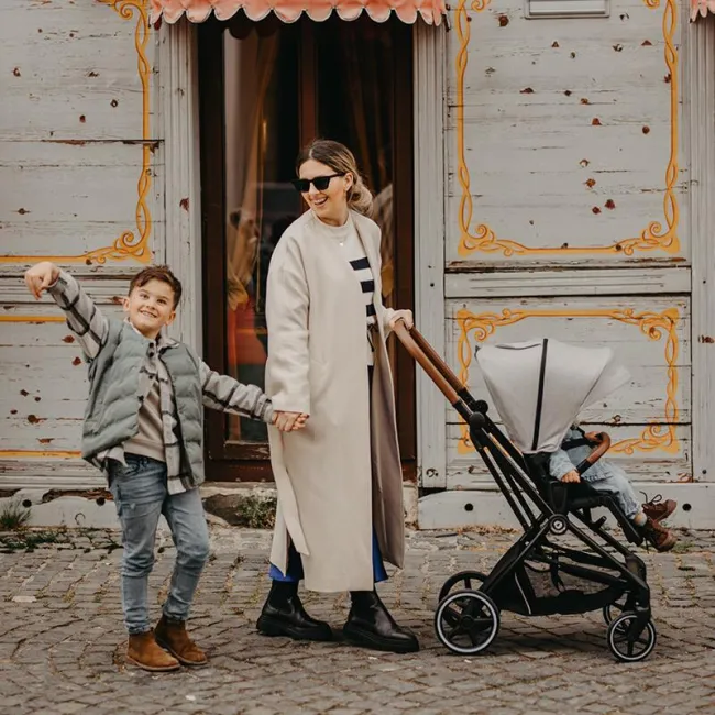 Carucior modular 3in1 Coccolle Saliara Cabernet+ Scoica auto iSize Coccolle Knox Black